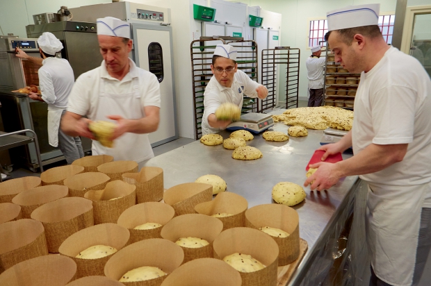 Les détenus travaillent en vrais boulangers-pâtissiers.