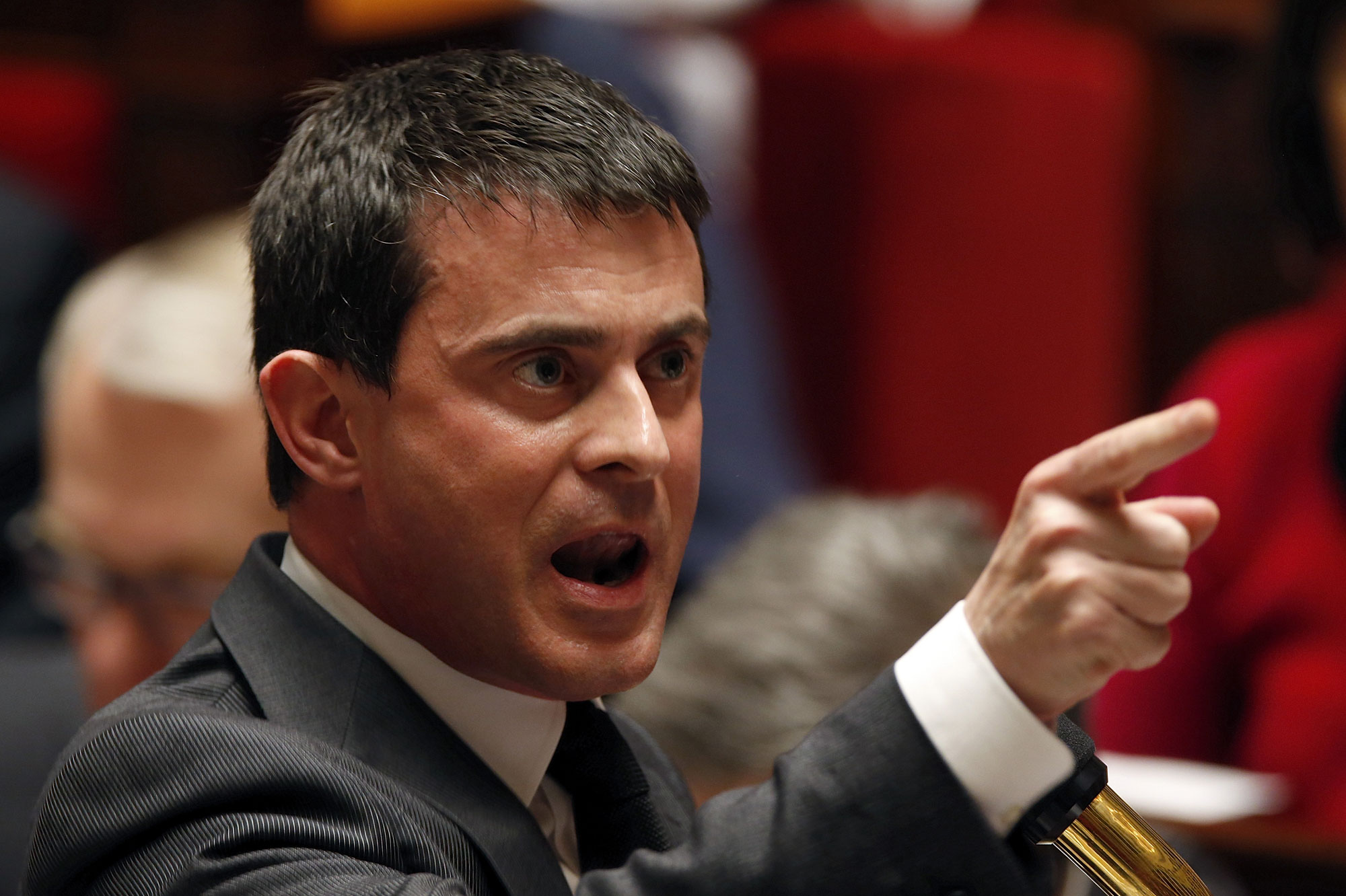 Valls: hommage aux Invalides, l’un des auteurs des attentats avait « sans doute un complice »