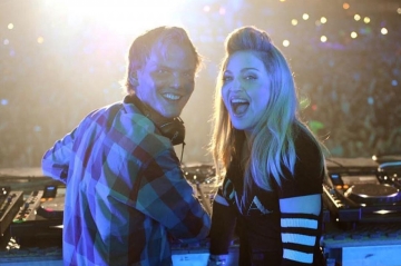 Mort d'Avicii : David Guetta, Calvin Harris, Madonna et le monde de la musique sous le choc