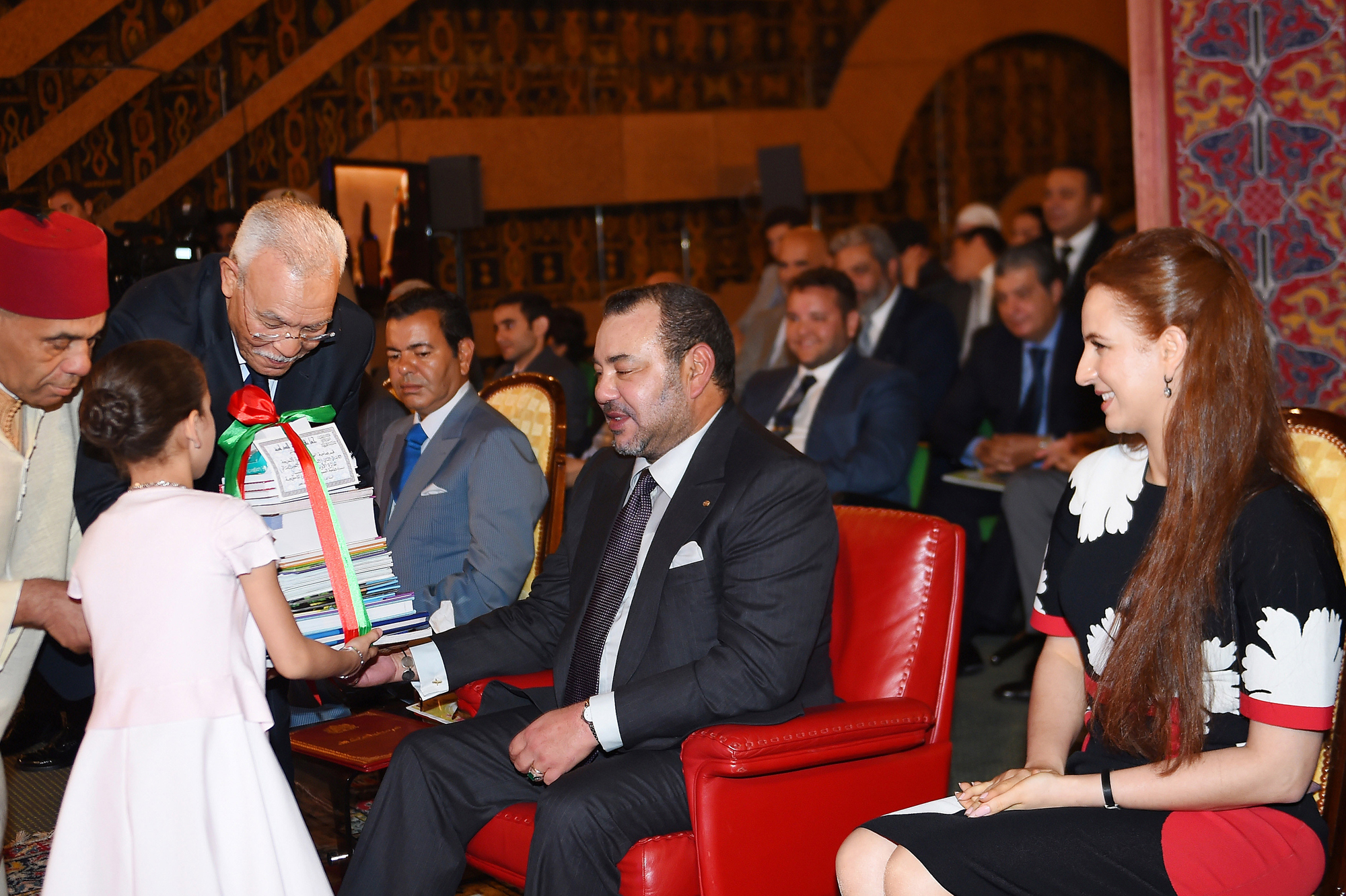 Le-roi-Mohammed-VI-et-la-princesse-Lalla-Salma-avec-la-princesse-Lalla-Kadija-a-Rabat-le-16-juin-2015.jpg