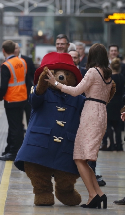 Kate Middleton Enceinte Danse Avec L'ours Paddington 32